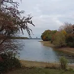 Au Bord Du De L'eau D'heure Apartament
