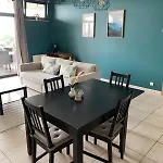 Au Bord Du De L'eau D'heure Apartament *