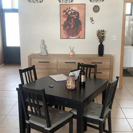 Apartment Au Bord Du De L'eau D'heure *