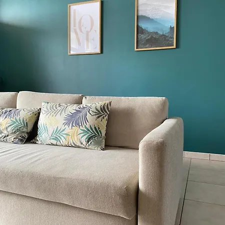 Au Bord Du De L'eau D'heure Apartment