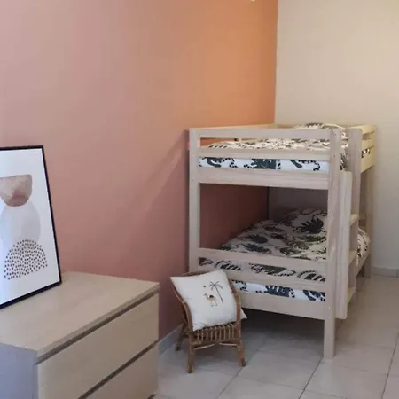 Apartment Au Bord Du De L'eau D'heure *