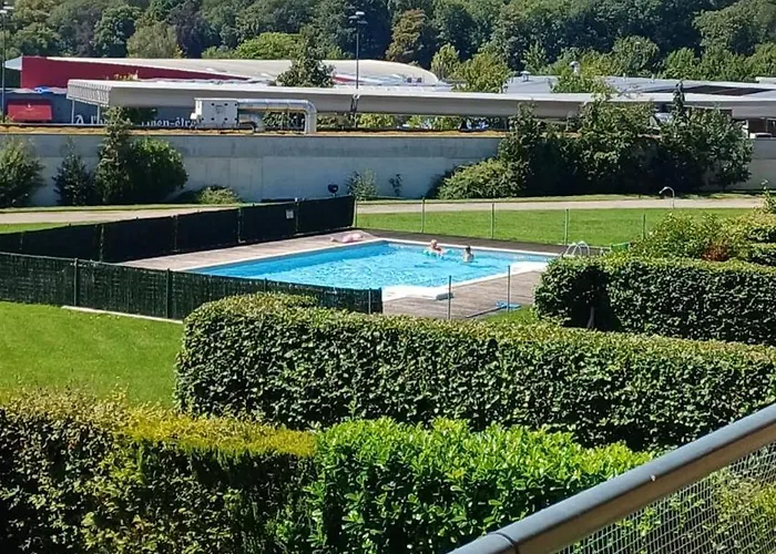 Au Bord Du De L'eau D'heure Apartment