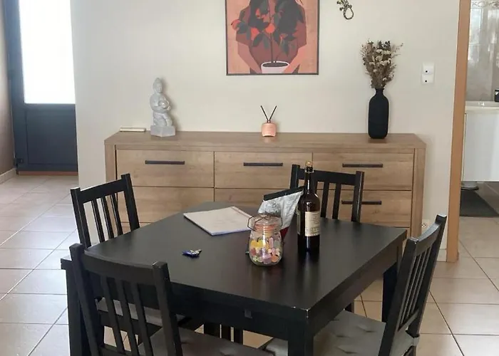 Apartment Au Bord Du De L'eau D'heure *