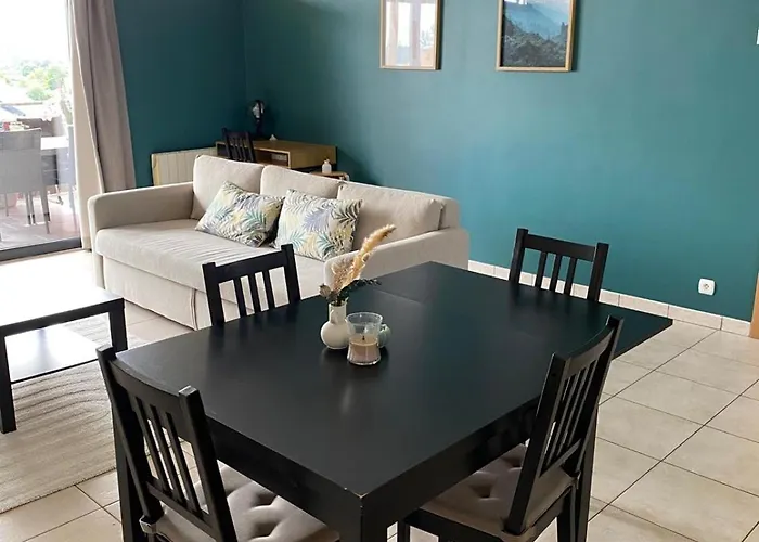 Au Bord Du De L'eau D'heure Apartment *