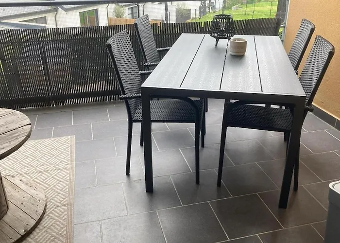 Apartment Au Bord Du De L'eau D'heure *