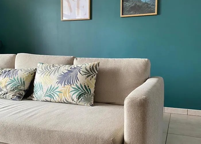 Au Bord Du De L'eau D'heure Apartment